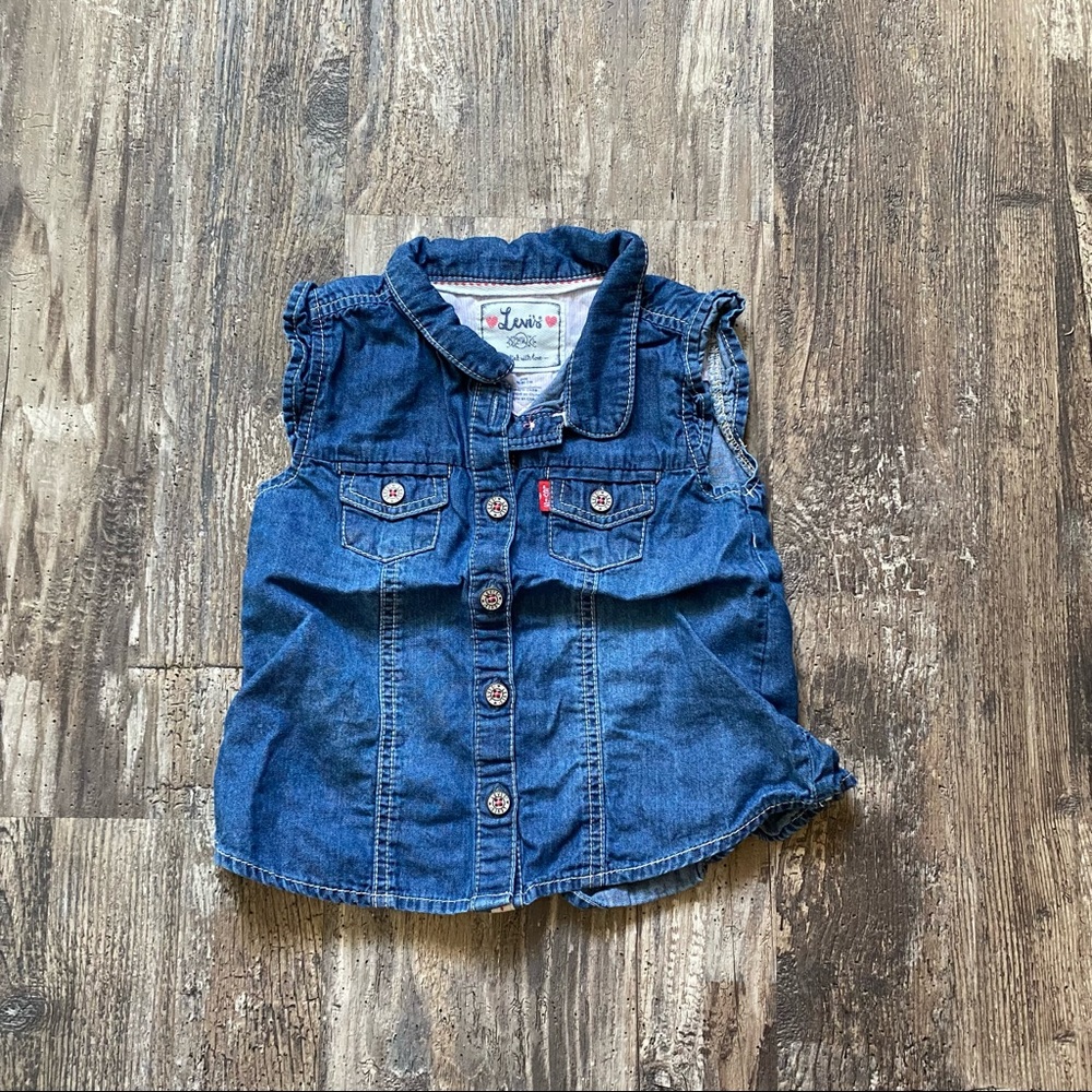 ❌SOLD❌ Levi’s short sleeve jean shirt 24M EUC